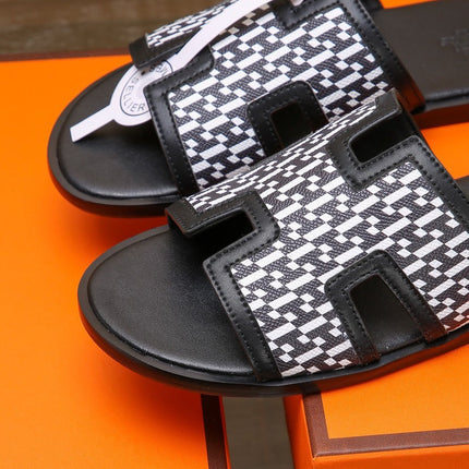 HM ORAN SANDAL BLACK AND WHITE LAMBSKIN