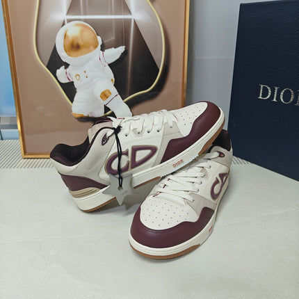 DIOR 26S LOW-TOP SNEAKER IN WHITE AND BURGUNDY RED CALFSKIN STYLE 02