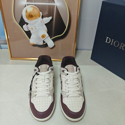 DIOR 26S LOW-TOP SNEAKER IN WHITE AND BURGUNDY RED CALFSKIN STYLE 02