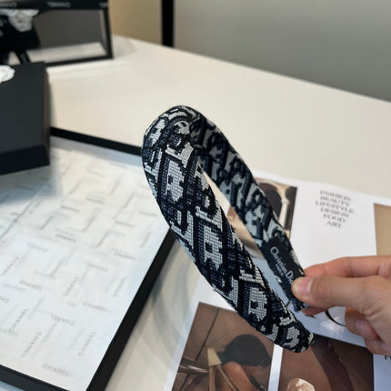 DIOR 26S HEADBAND IN BLACK AND WHITE FABRIC 500685