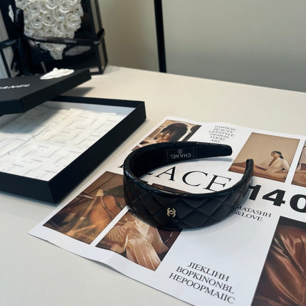 CHANEL 26S HEADBAND IN BLACK QUILTED LEATHER 503100
