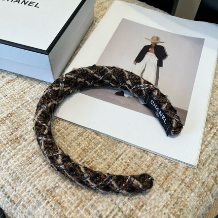 CHANEL 26S HEADBAND IN BEIGE AND BLACK TWEED 505319