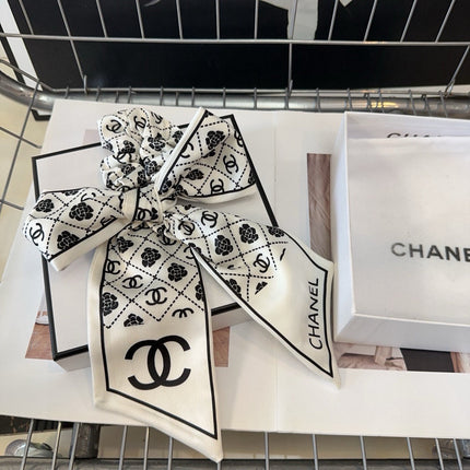 CHANEL 26S HAIR SCRUNCHIE IN WHITE SILK 503073