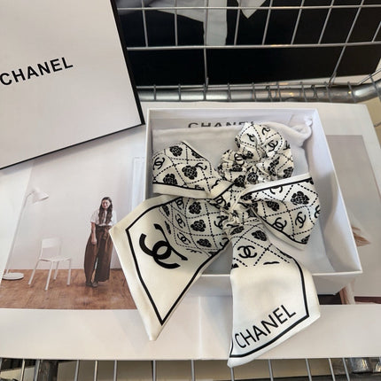 CHANEL 26S HAIR SCRUNCHIE IN WHITE SILK 503073