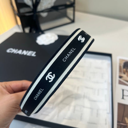 CHANEL 26S HEADBAND IN BLACK AND WHITE FABRIC 503104