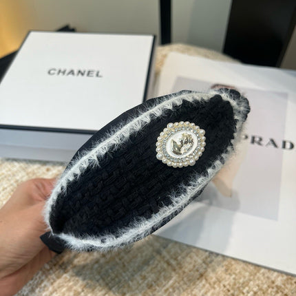 CHANEL 26S HEADBAND IN BLACK AND WHITE SHEARLING 505318