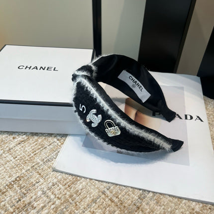 CHANEL 26S HEADBAND IN BLACK AND WHITE SHEARLING 505318