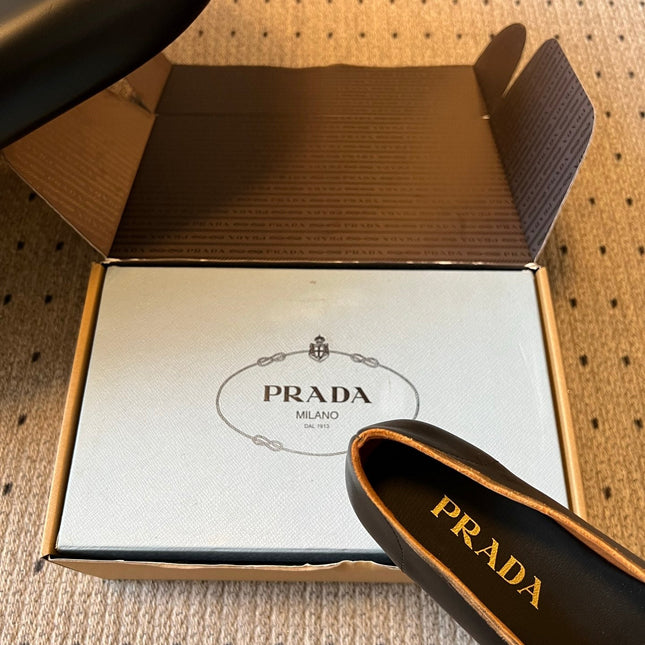 PRADA 26S POINTED TOE BOW FLATS IN BLACK CALFSKIN
