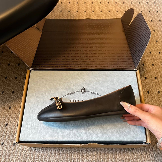 PRADA 26S POINTED TOE BOW FLATS IN BLACK CALFSKIN