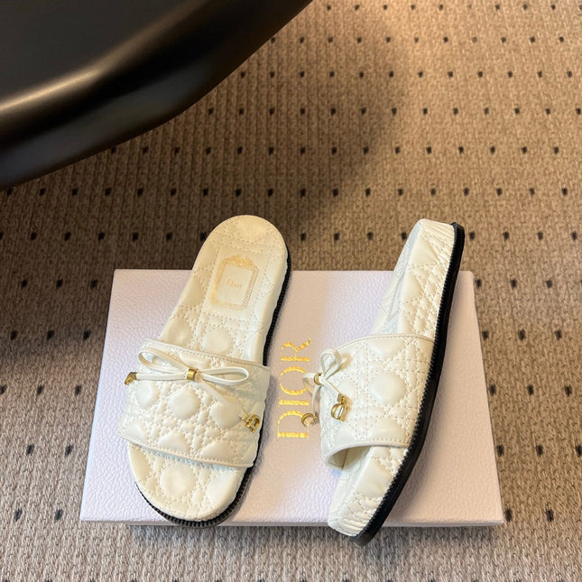 DIOR 26S SLIDES IN WHITE CALFSKIN WITH BOW