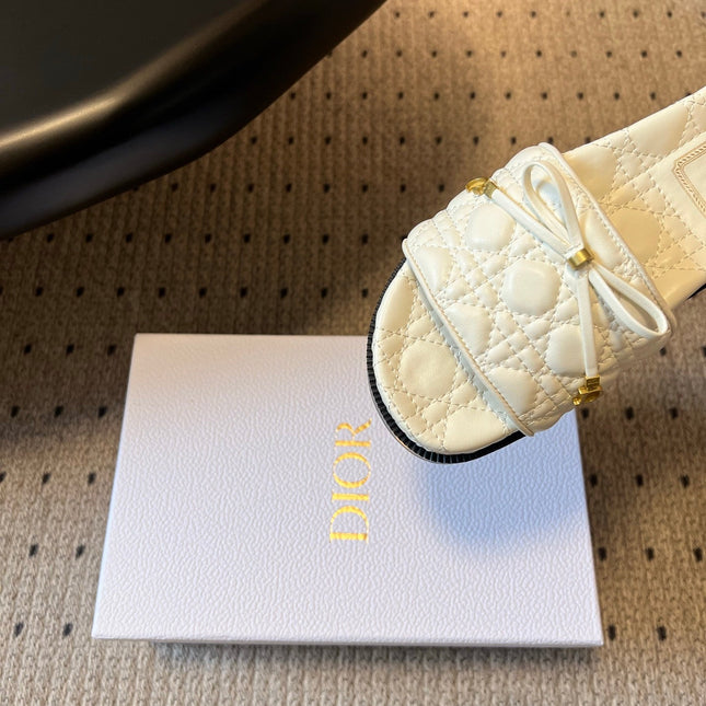 DIOR 26S SLIDES IN WHITE CALFSKIN WITH BOW