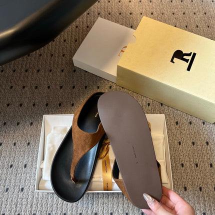 THE ROW 26S THONG SANDALS IN CARAMEL BROWN SUEDE