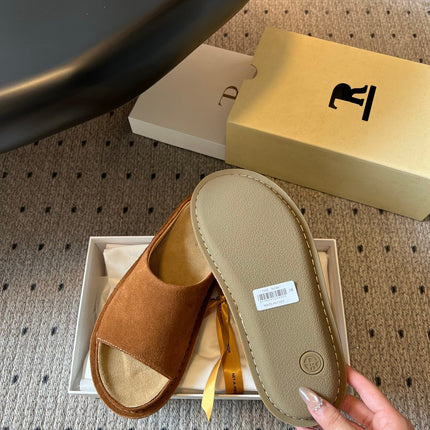 THE ROW 26S THONG SANDALS IN CARAMEL BROWN SUEDE
