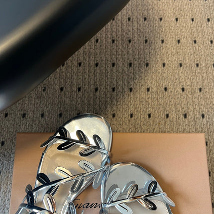 GIANVITO ROSSI 26S SANDALS IN SILVER LAMBSKIN