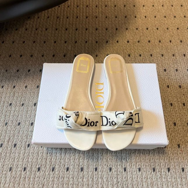 DIOR 26S DWAY SLIDE IN WHITE FABRIC AND LAMBSKIN