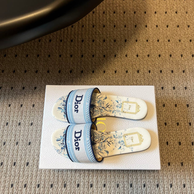 DIOR 26S SLIDES DWAY IN WHITE BLUE EMBROIDERED CANVAS WITH LOGO & FLORAL PRINT FOOTBED