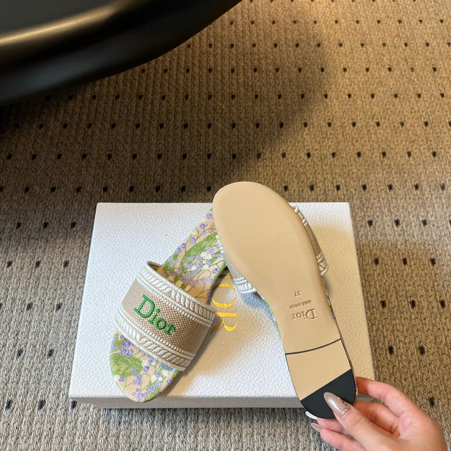DIOR 26S SLIDES DWAY IN BEIGE GREEN EMBROIDERED CANVAS WITH LOGO & FLORAL PRINT FOOTBED