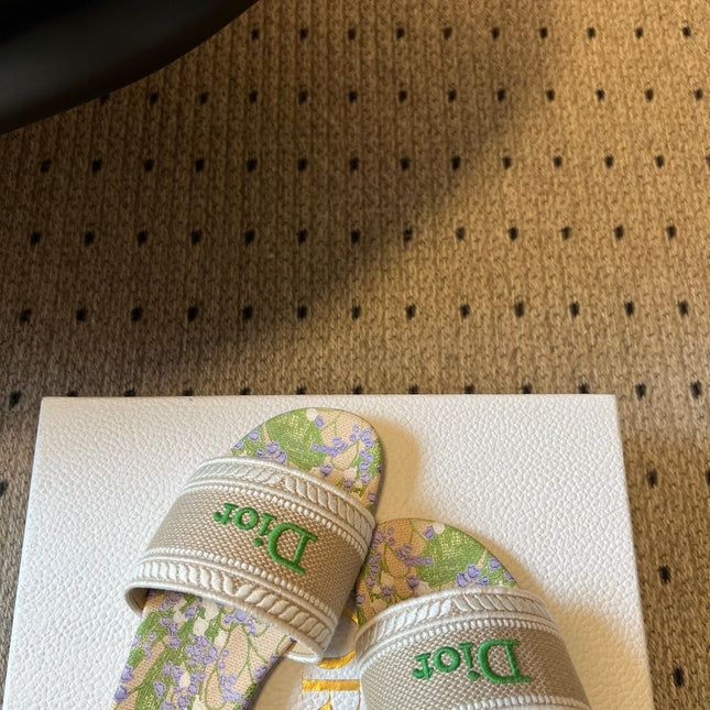 DIOR 26S SLIDES DWAY IN BEIGE GREEN EMBROIDERED CANVAS WITH LOGO & FLORAL PRINT FOOTBED
