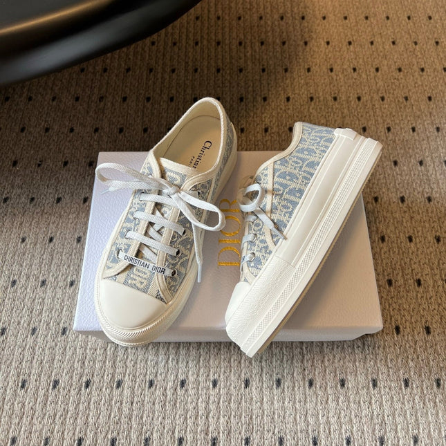 DIOR 26S LOW-TOP SNEAKER 50MM IN BLUE AND BEIGE OBLIQUE EMBROIDERED CANVAS