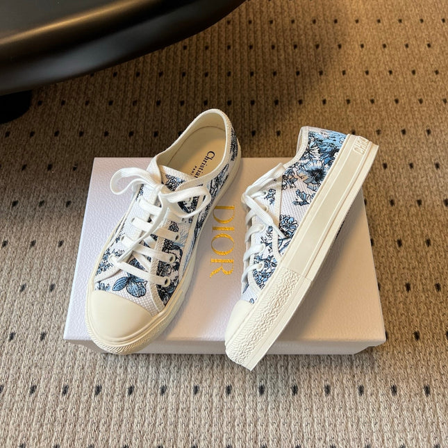 DIOR 26S LOW-TOP SNEAKER 35MM IN WHITE AND BLUE EMBROIDERED CANVAS