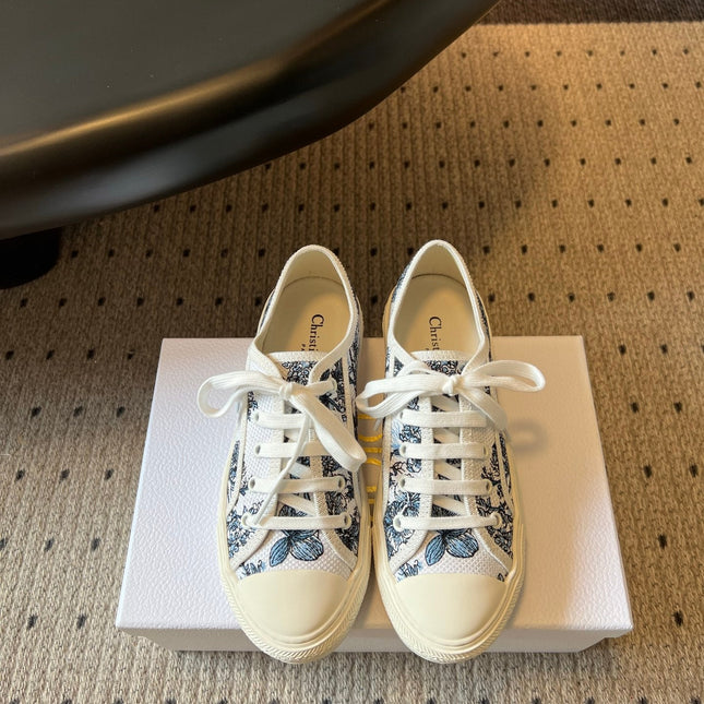 DIOR 26S LOW-TOP SNEAKER 35MM IN WHITE AND BLUE EMBROIDERED CANVAS
