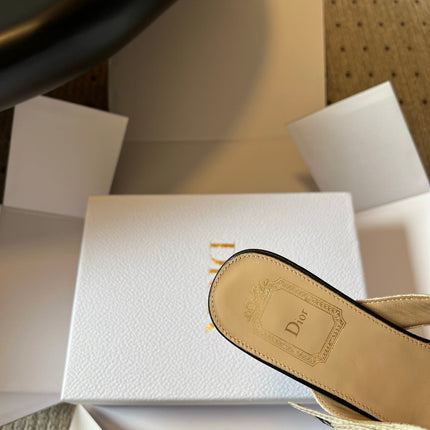 DIOR 26S HIGH-HEEL THONG SANDAL 35MM IN BEIGE EMBROIDERED CANVAS AND BLACK CALFSKIN