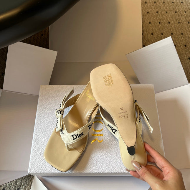 DIOR 26S HIGH-HEEL THONG SANDAL 35MM IN BEIGE EMBROIDERED CANVAS AND CALFSKIN