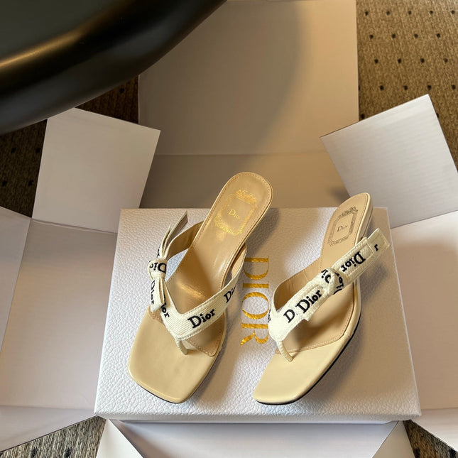 DIOR 26S HIGH-HEEL THONG SANDAL 35MM IN BEIGE EMBROIDERED CANVAS AND CALFSKIN