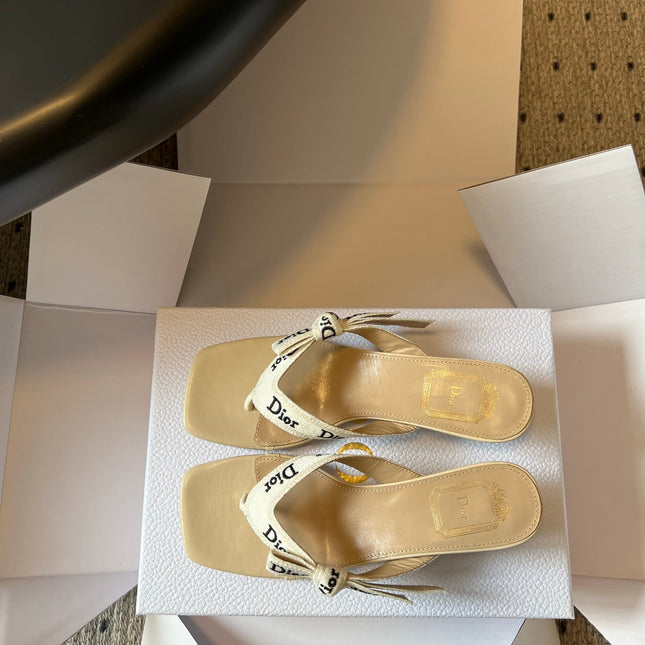 DIOR 26S HIGH-HEEL THONG SANDAL 35MM IN BEIGE EMBROIDERED CANVAS AND CALFSKIN