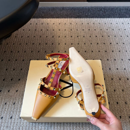 VALENTINO 26S ROCKSTUD HIGH HEELS 40 MM IN CAMEL BROWN CALFSKIN