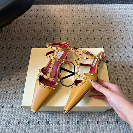 VALENTINO 26S ROCKSTUD HIGH HEELS 40 MM IN CAMEL BROWN CALFSKIN