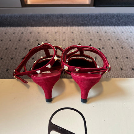 VALENTINO 26S ROCKSTUD HIGH HEELS 40 MM IN DARK RED SUEDE