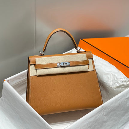 KELLY 25CM IN GOLD EPSOM CALFSKIN SILVER HARDWARE