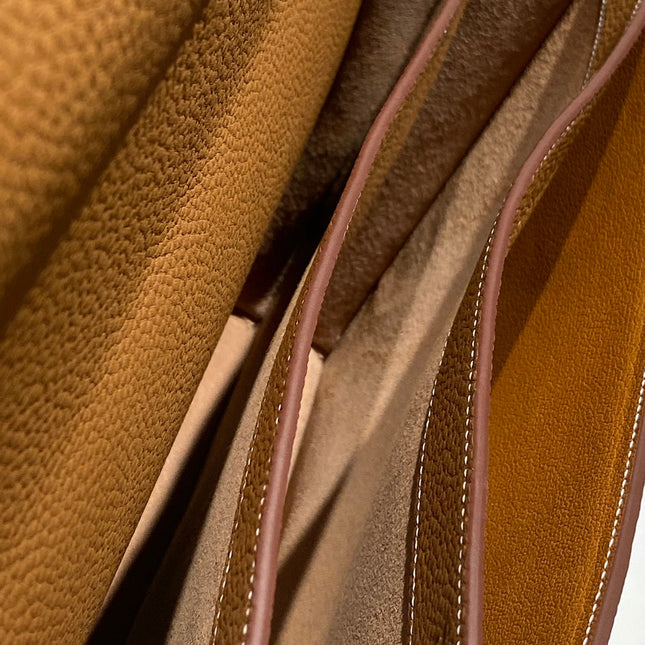 SAC A DEPECHES LIGHT 38 IN GOLD TOGO CALFSKIN