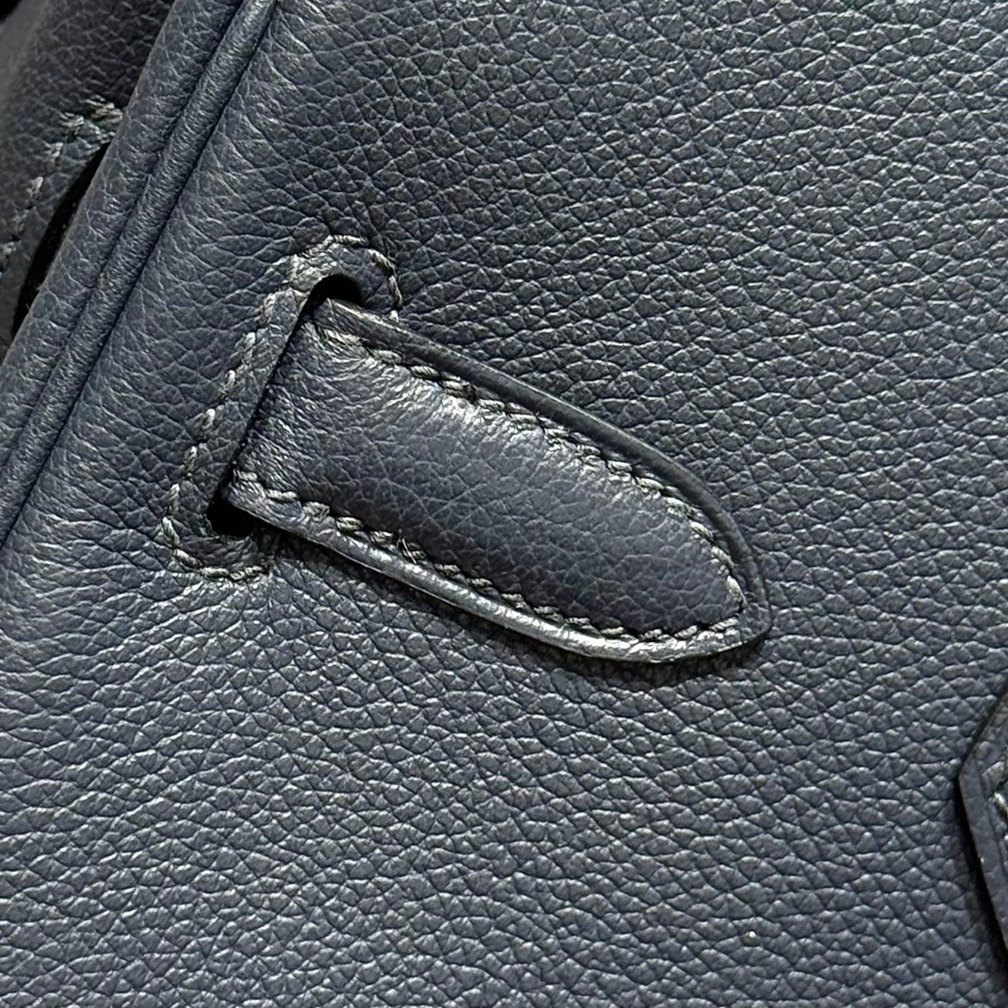 25S SHOULDER 29 IN MIDNIGHT BLUE CALFSKIN GOLD HARDWARE