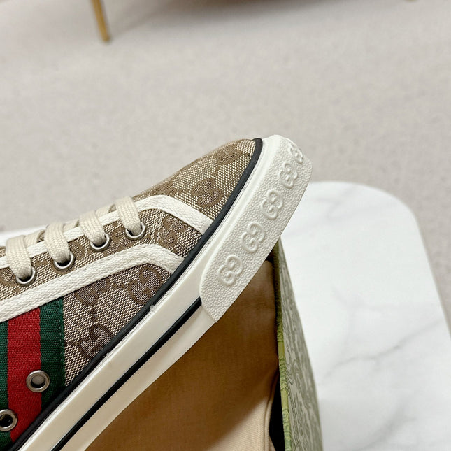 GUCCI 26S LOW TOP SNEAKERS IN BEIGE EBONY CANVAS STYLE 11