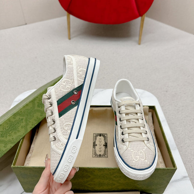 GUCCI 26S LOW TOP SNEAKERS IN IVORY WHITE CANVAS STYLE 08