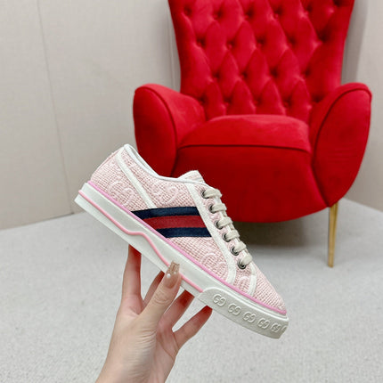 GUCCI 26S LOW TOP SNEAKERS IN LIGHT PINK CANVAS STYLE 09