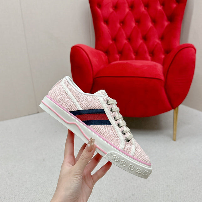 GUCCI 26S LOW TOP SNEAKERS IN LIGHT PINK CANVAS STYLE 09