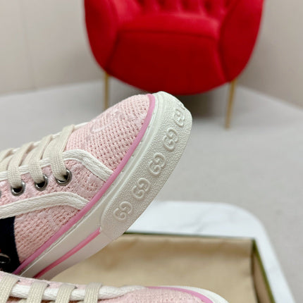 GUCCI 26S LOW TOP SNEAKERS IN LIGHT PINK CANVAS STYLE 09