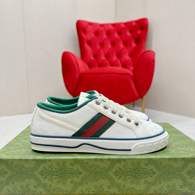GUCCI 26S LOW TOP SNEAKERS IN WHITE CANVAS STYLE 10