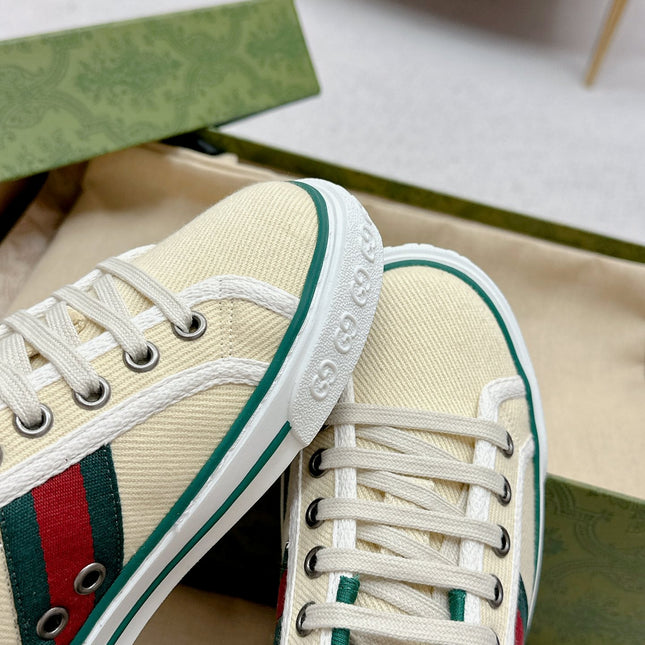 GUCCI 26S LOW TOP SNEAKERS IN LIGHT YELLOW CANVAS STYLE 14