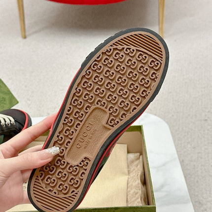 GUCCI 26S LOW TOP SNEAKERS IN BLACK CALFSKIN STYLE 17