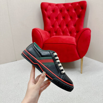 GUCCI 26S LOW TOP SNEAKERS IN BLACK CALFSKIN STYLE 17