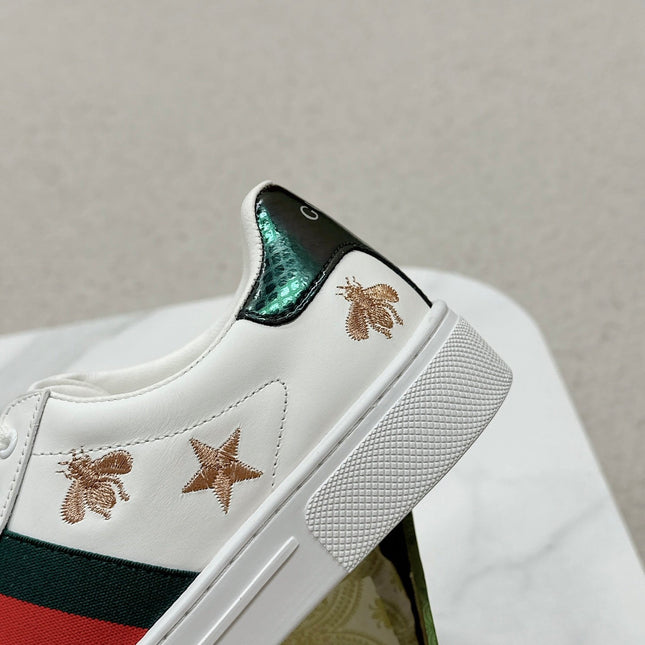 GUCCI 26S LOW TOP SNEAKERS IN WHITE CALFSKIN STYLE 01