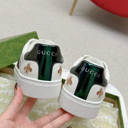 GUCCI 26S LOW TOP SNEAKERS IN WHITE CALFSKIN STYLE 01