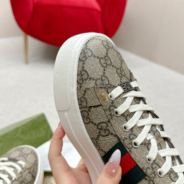 GUCCI 26S LOW TOP SNEAKERS IN BEIGE EBONY CANVAS STYLE 06