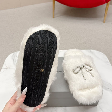 BALENCIAGA 25S SOFT FUR SLIPPERS IN WHITE FUR WITH RHINESTONE BOW
