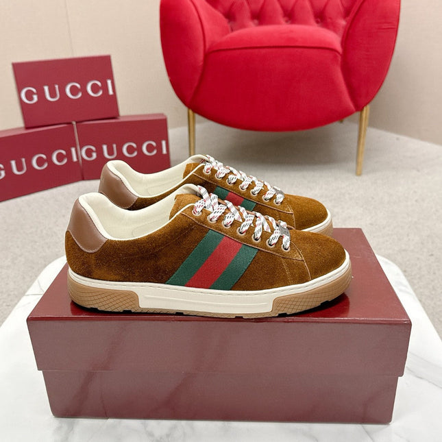GUCCI 26S LOW TOP SNEAKERS IN CARAMEL BROWN SUEDE STYLE 05