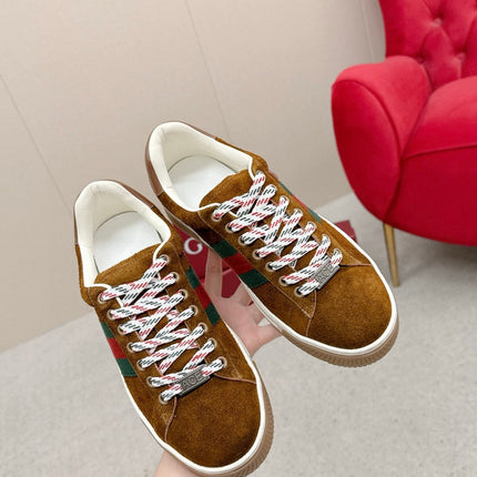 GUCCI 26S LOW TOP SNEAKERS IN CARAMEL BROWN SUEDE STYLE 05
